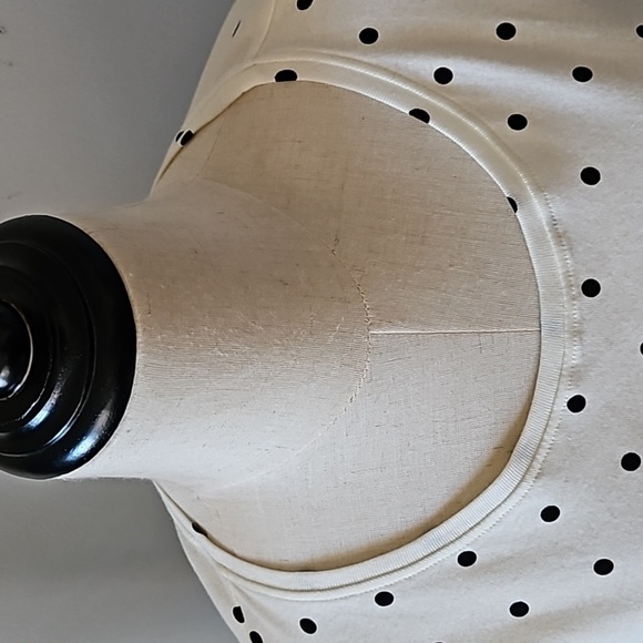 Croft & Barrow The Classic Tee Cream and Black Polka Dot Tee NWOT - Picture 6 of 12